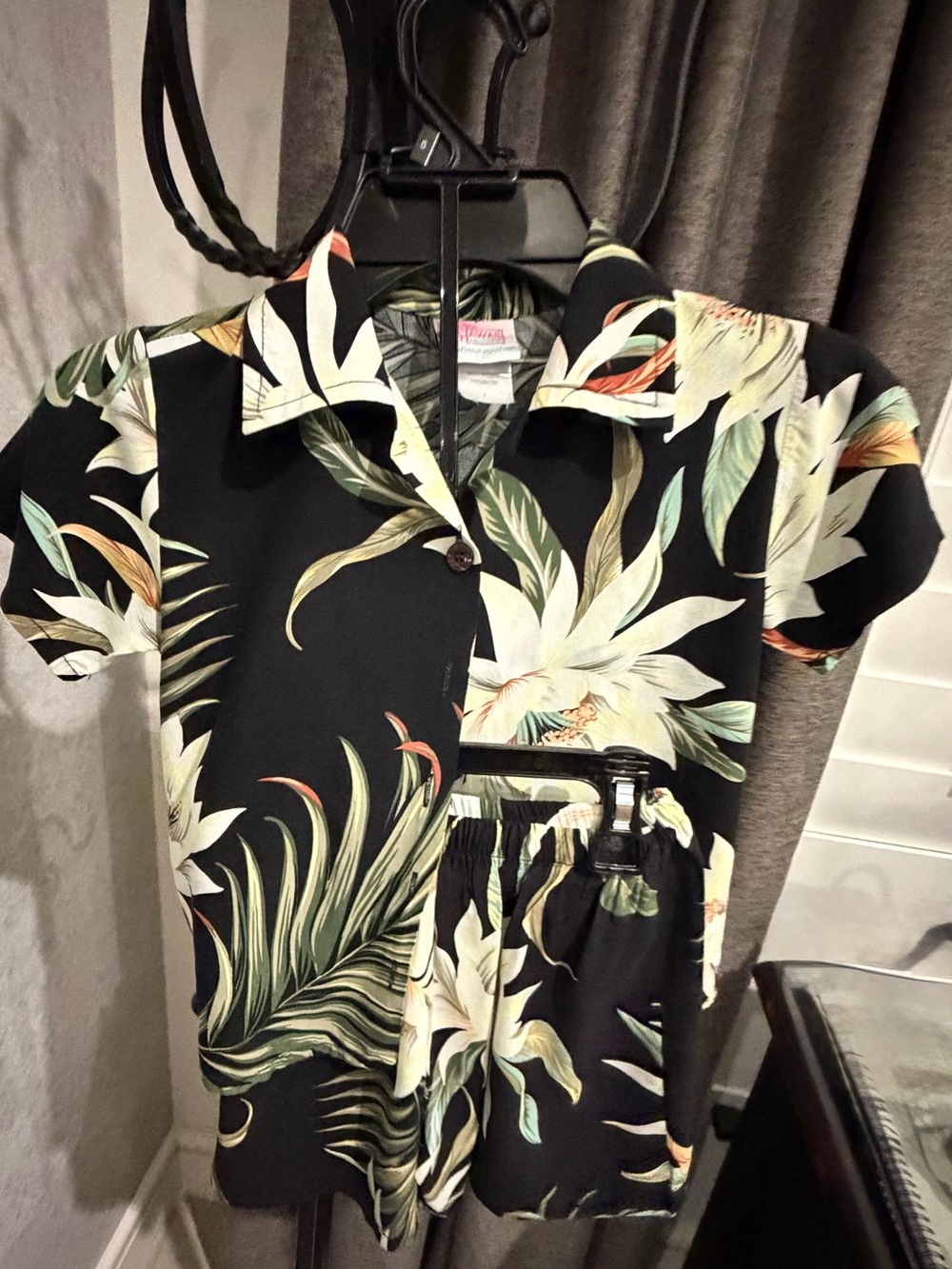 Hawaiian Tropical Print Button-Up Shirt & Shorts Set - black & beige set size 4